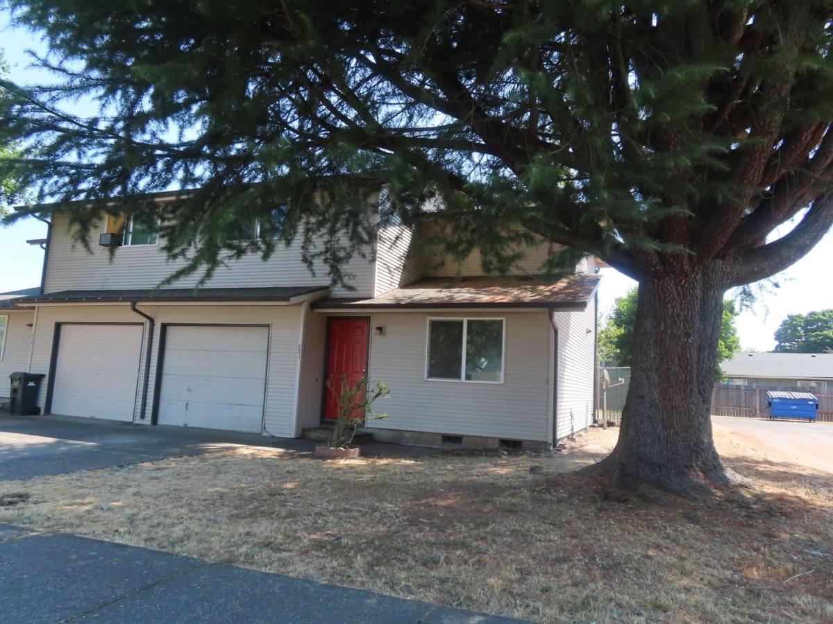 Apartment for rent at 219 S 40th, Springfield, OR 97478