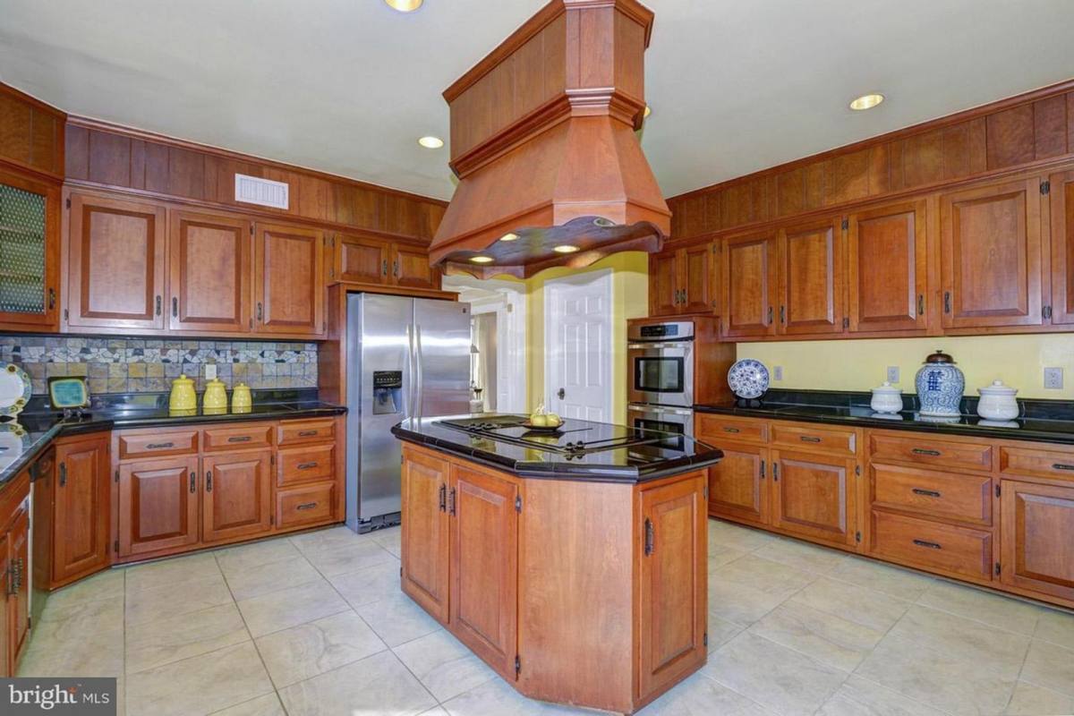 House for rent at 12009 Piney Meetinghouse Rd, Gaithersburg, MD 20878