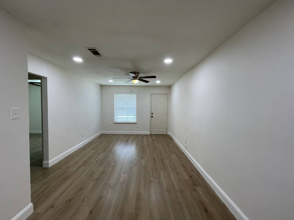 Apartment for rent at 204 Hosack St, Arlington, TX 76010