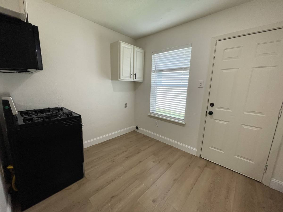 Apartment for rent at 204 Hosack St, Arlington, TX 76010