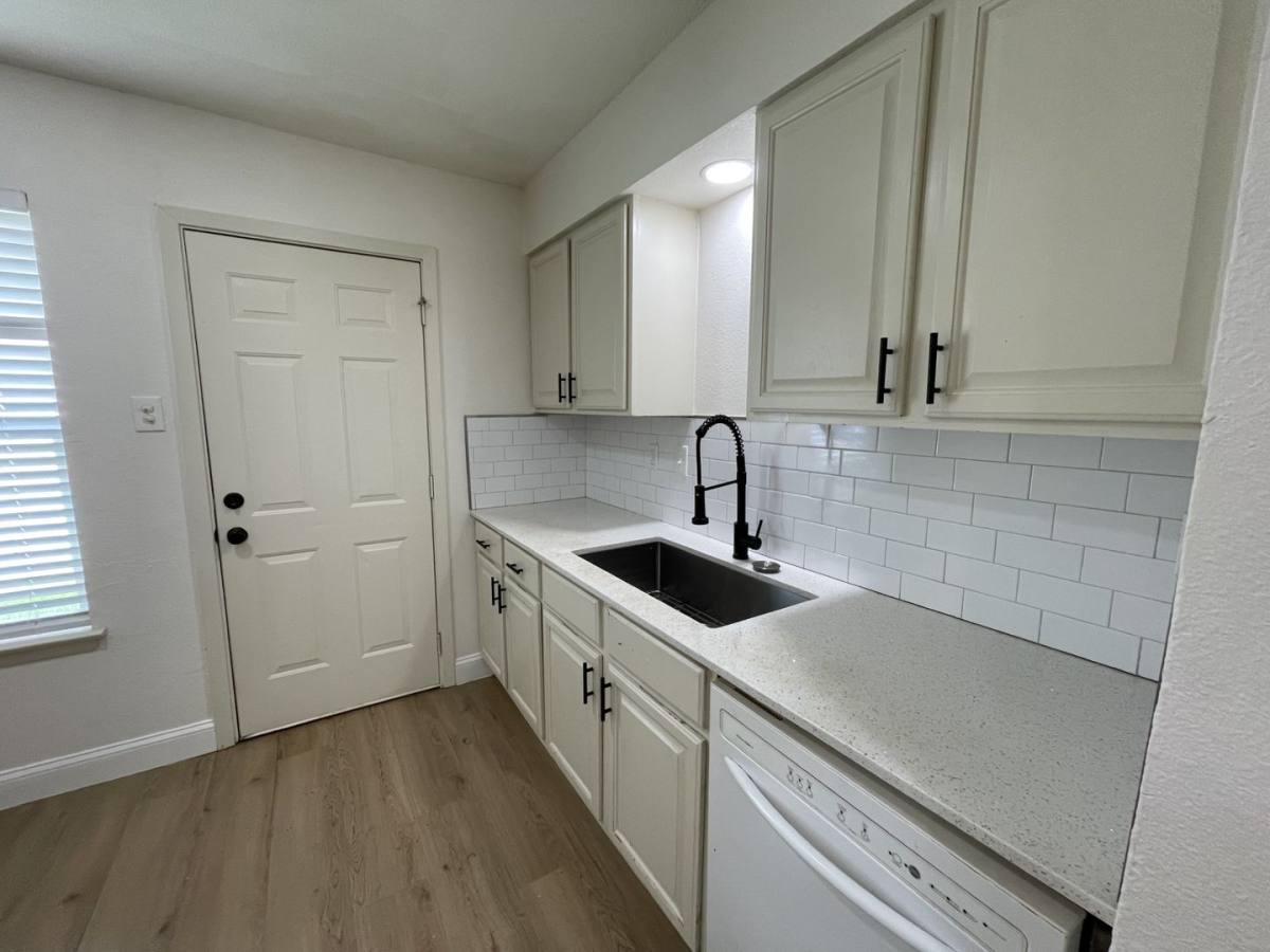 Apartment for rent at 204 Hosack St, Arlington, TX 76010