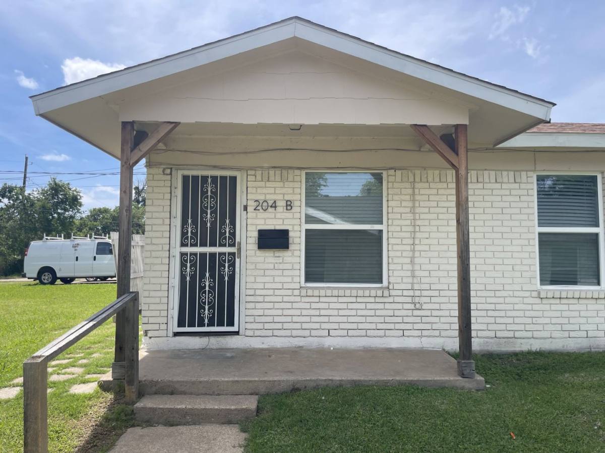 Apartment for rent at 204 Hosack St, Arlington, TX 76010