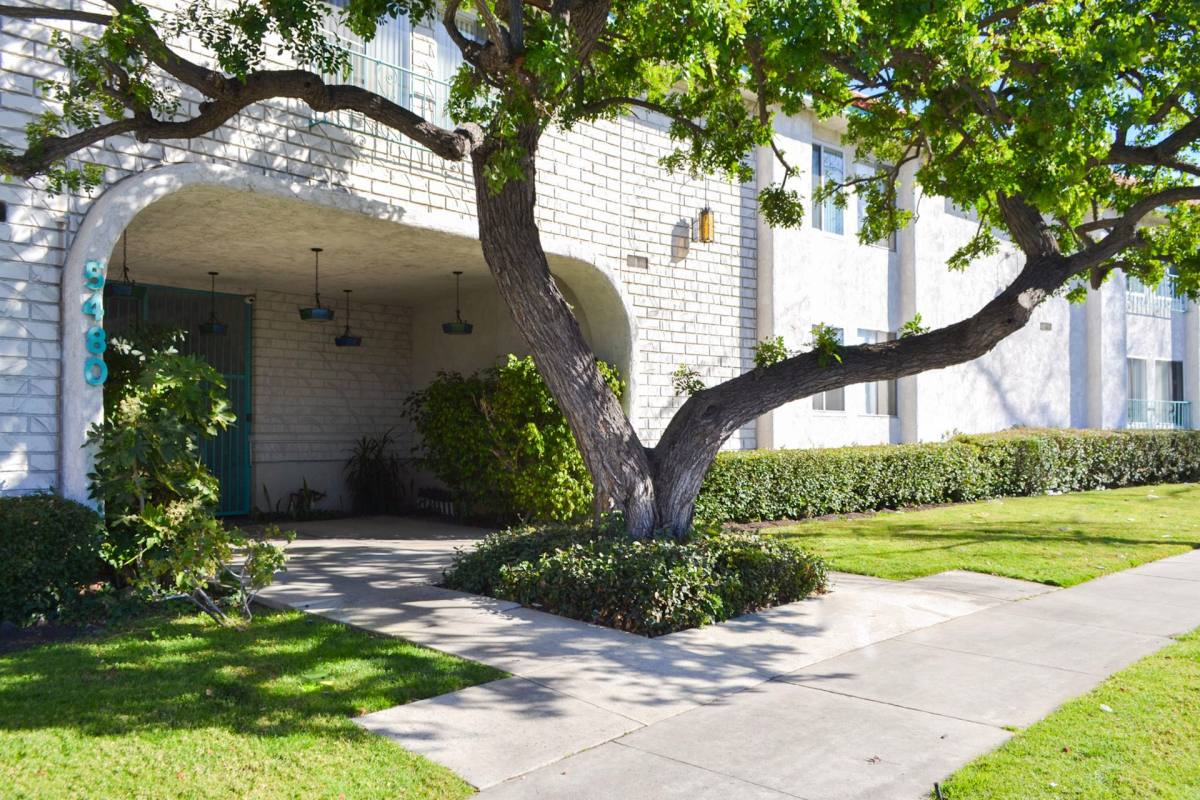 Apartment for rent at 5480 Quakertown Ave, Woodland Hills, CA 91364
