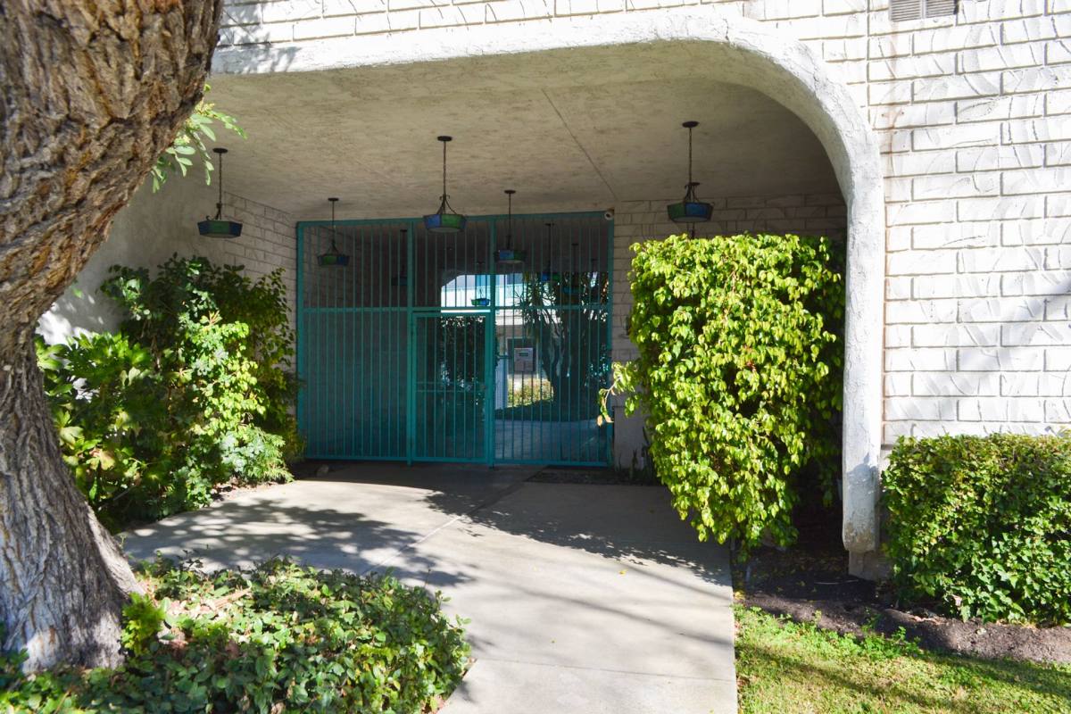 Apartment for rent at 5480 Quakertown Ave, Woodland Hills, CA 91364