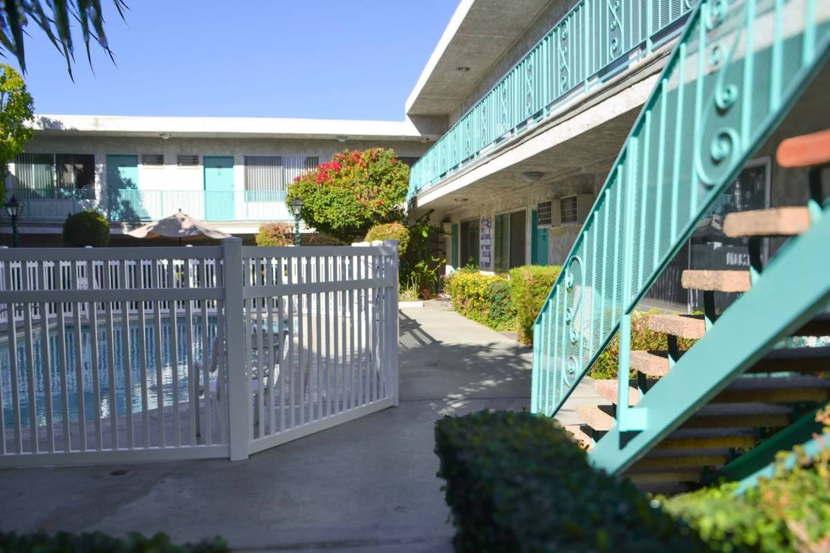 Apartment for rent at 5480 Quakertown Ave, Woodland Hills, CA 91364