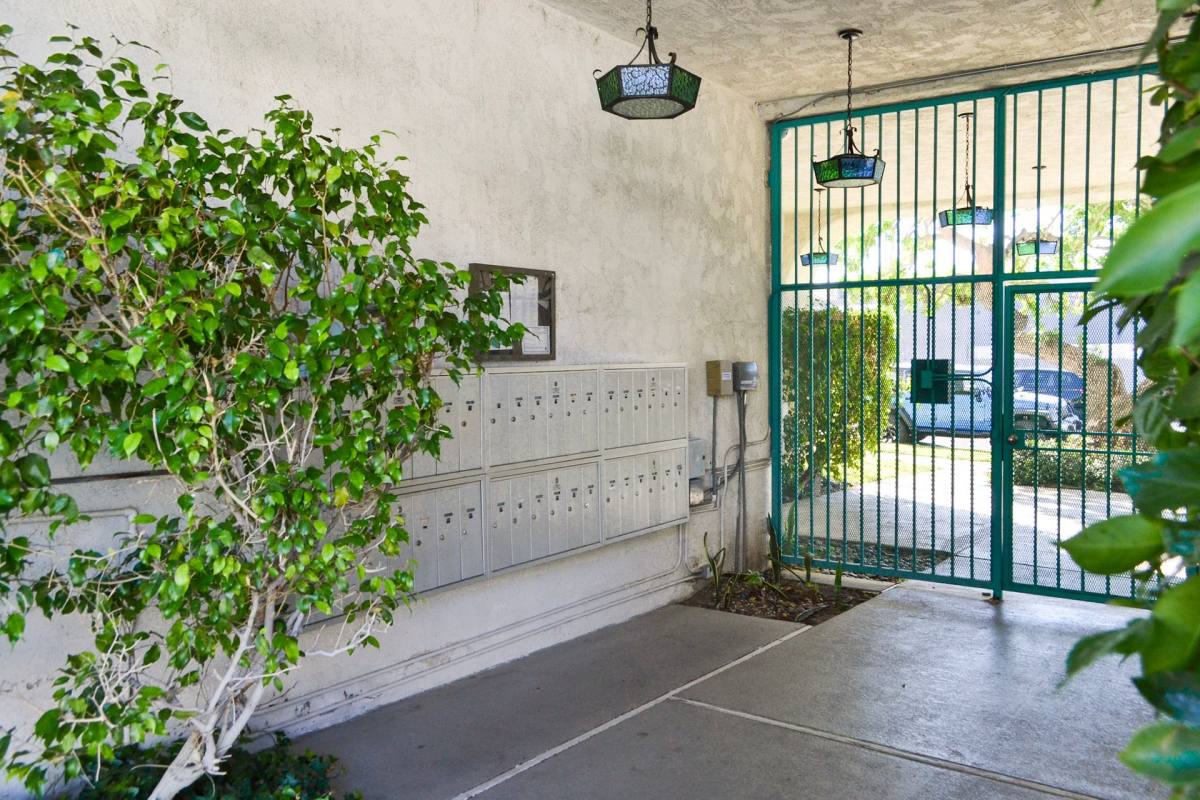 Apartment for rent at 5480 Quakertown Ave, Woodland Hills, CA 91364