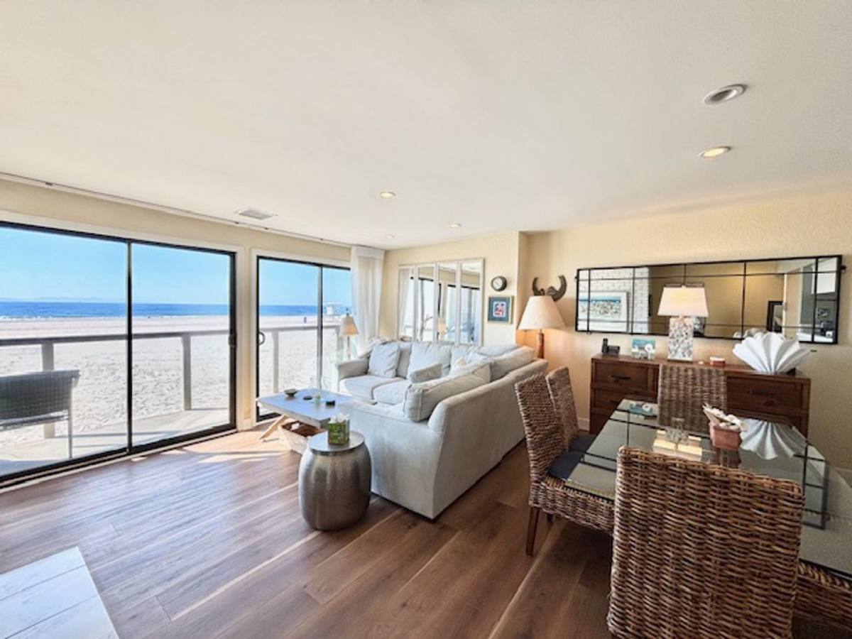 Apartment for rent at 3949 Ocean Dr, Oxnard, CA 93035