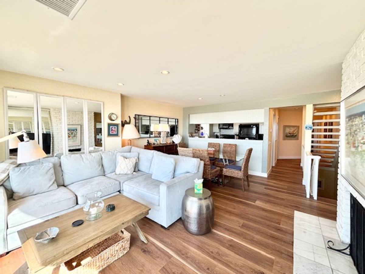 Apartment for rent at 3949 Ocean Dr, Oxnard, CA 93035