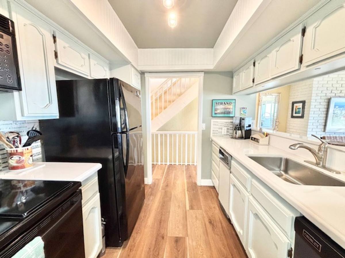 Apartment for rent at 3949 Ocean Dr, Oxnard, CA 93035