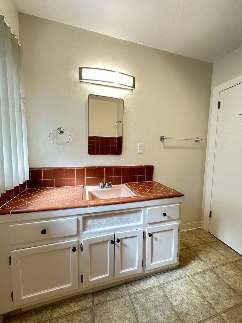 Apartment for rent at 1015 E Appleton St, Long Beach, CA 90802