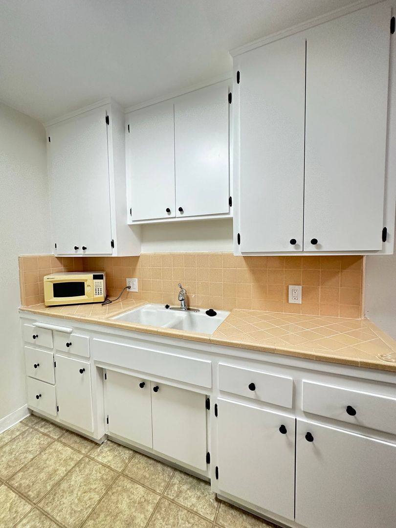 Apartment for rent at 1015 E Appleton St, Long Beach, CA 90802