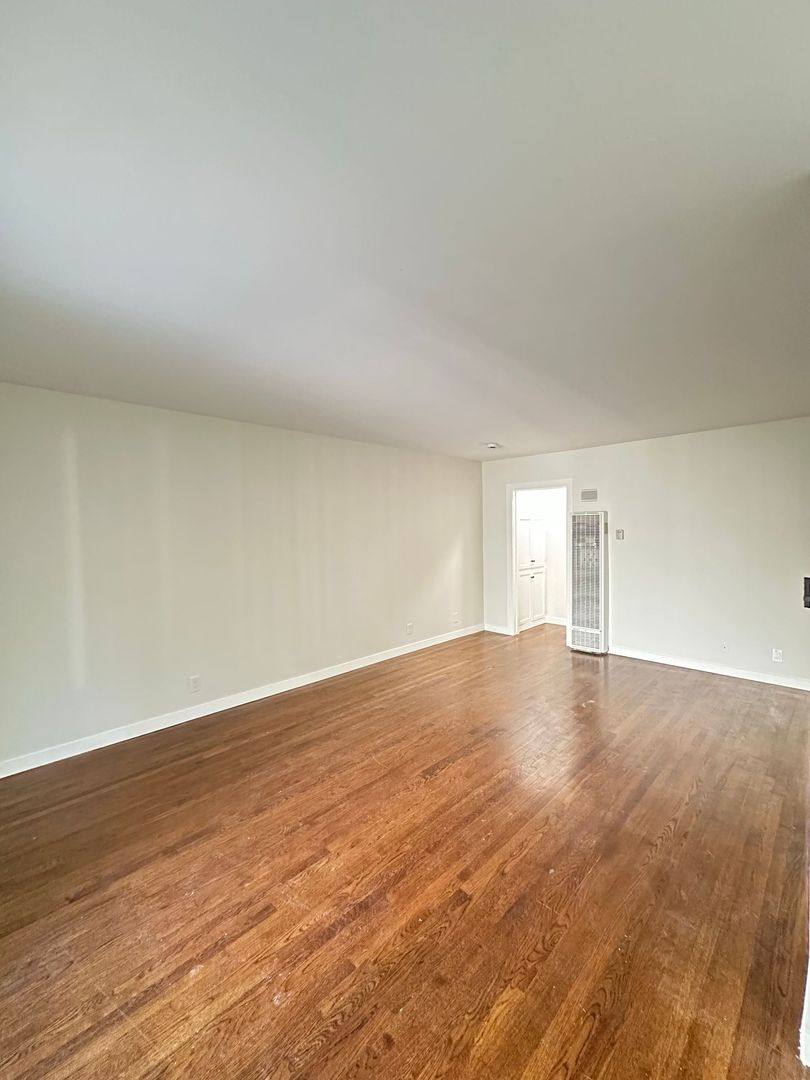 Apartment for rent at 1015 E Appleton St, Long Beach, CA 90802
