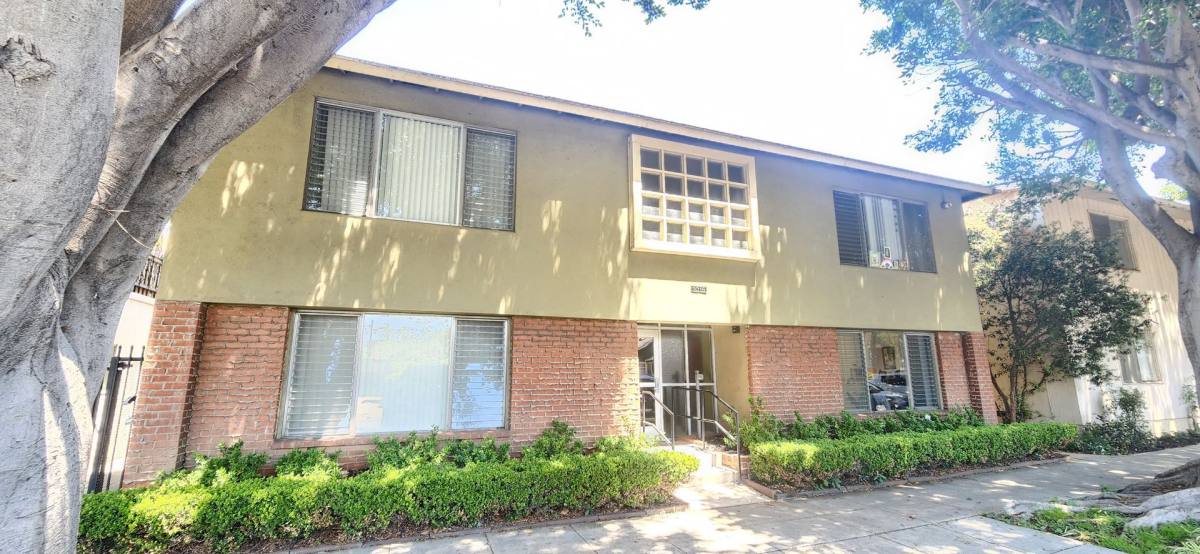 Apartment for rent at 1015 E Appleton St, Long Beach, CA 90802