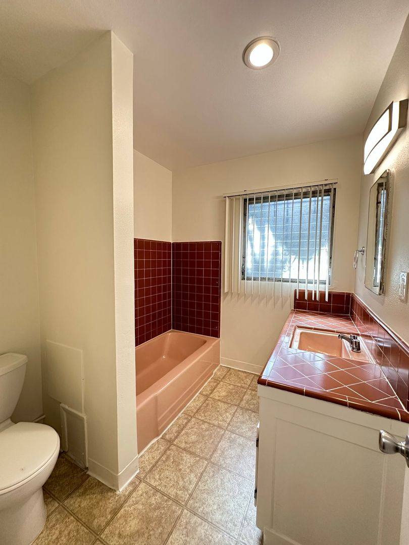 Apartment for rent at 1015 E Appleton St, Long Beach, CA 90802