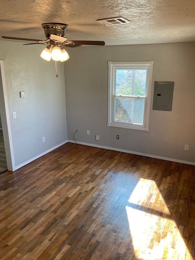 House for rent at 218 W Douglas Dr, Oklahoma City, OK 73110