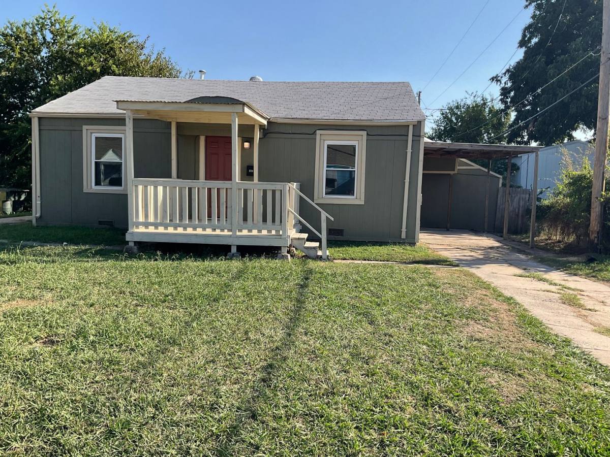 House for rent at 218 W Douglas Dr, Oklahoma City, OK 73110