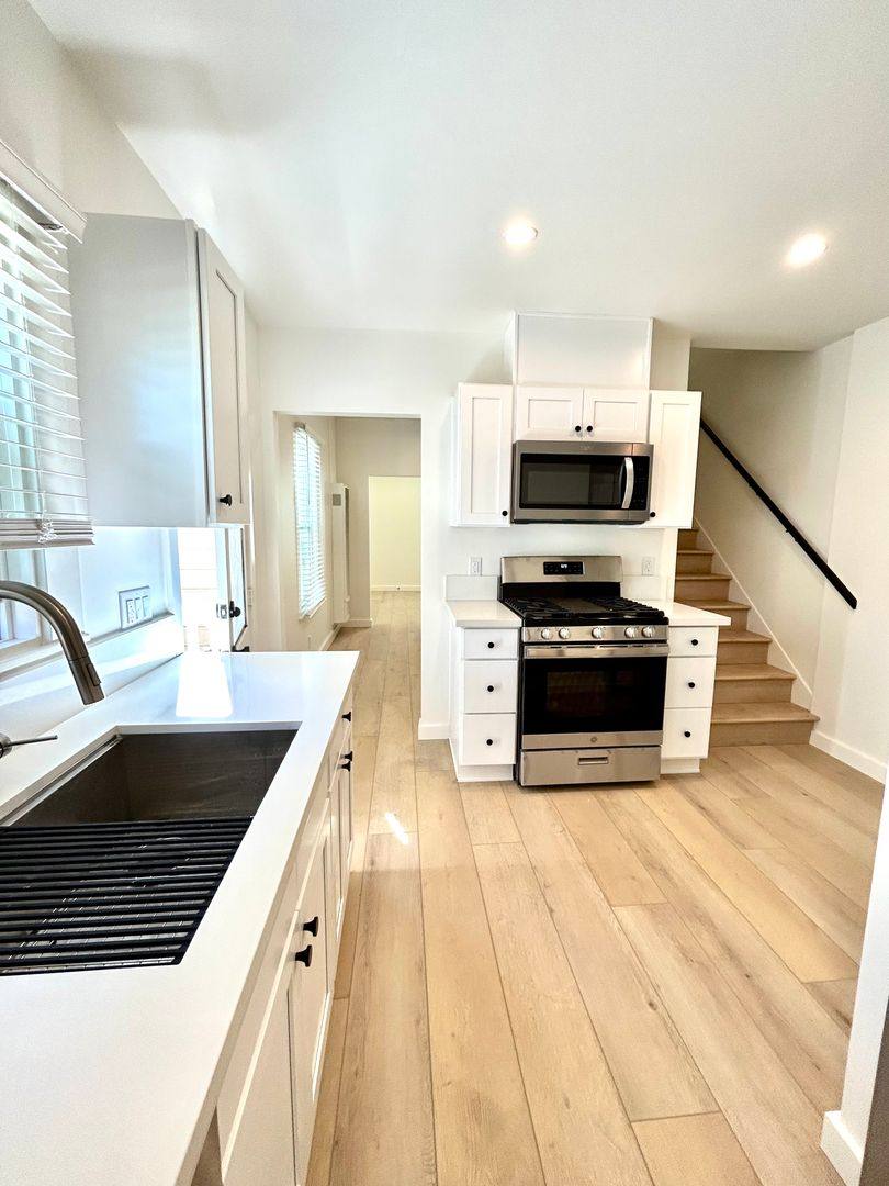 Townhouse for rent at 514 Chapala St, Santa Barbara, CA 93101