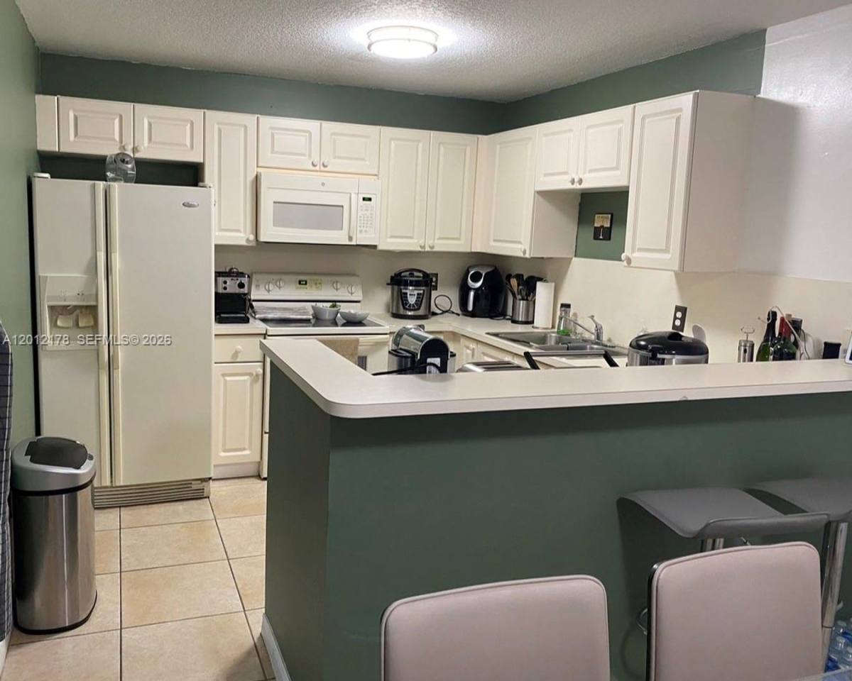 Townhouse for rent at 6995 NW 173rd Dr, Hialeah, FL 33015