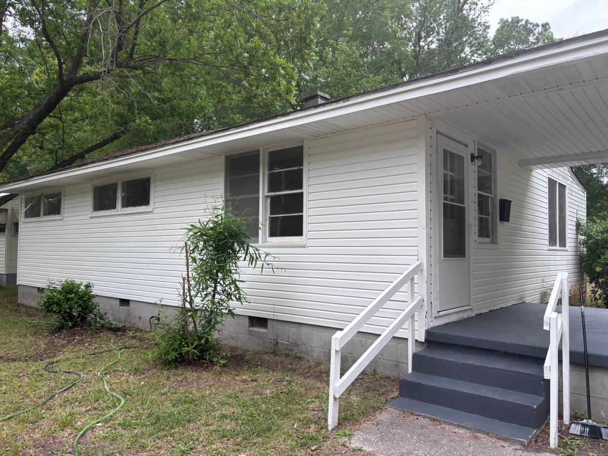House for rent at 2317 Briarfield Rd, Kinston, NC 28501