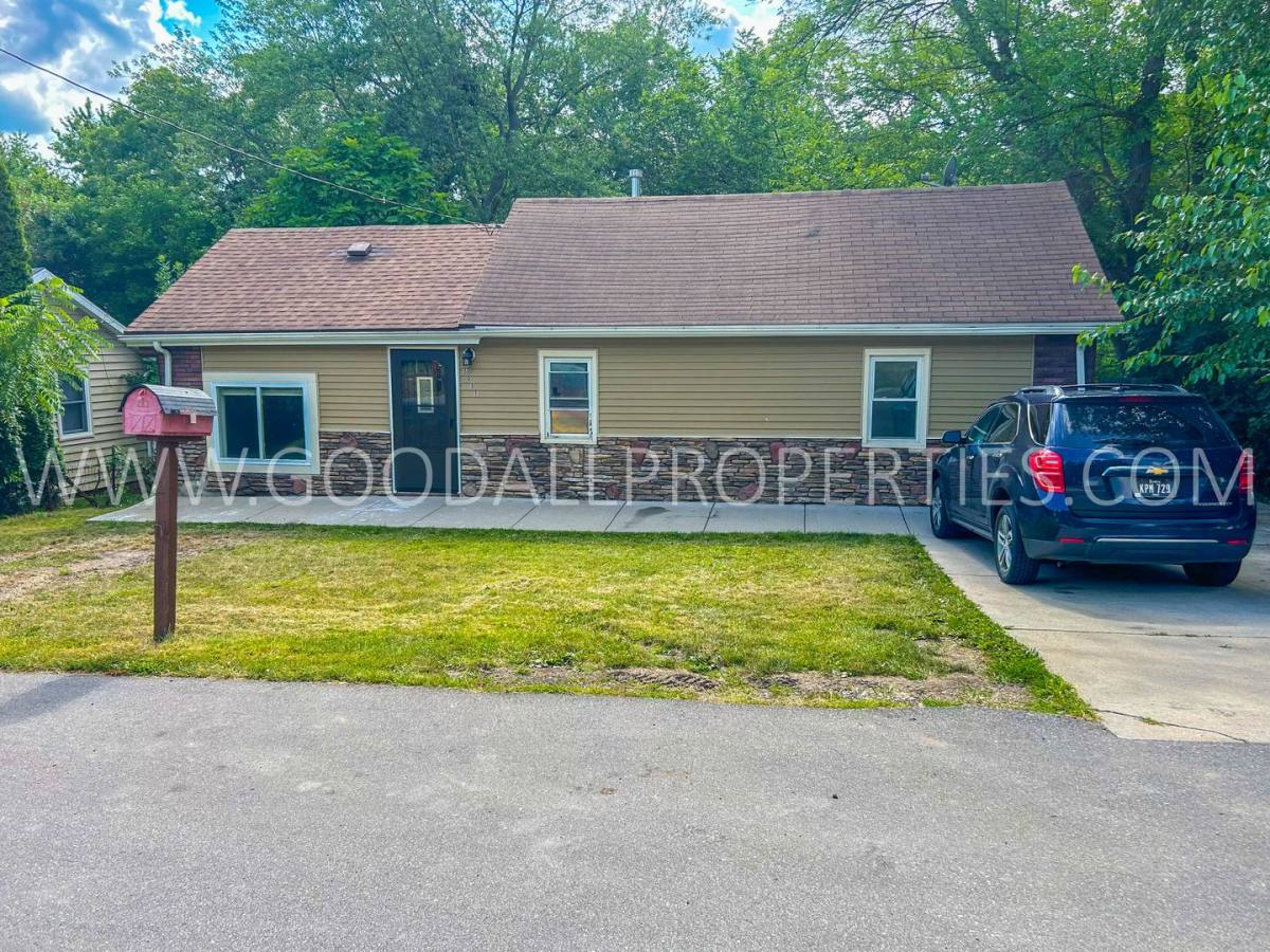 House for rent at 5000 SW 8th St, Des Moines, IA 50315