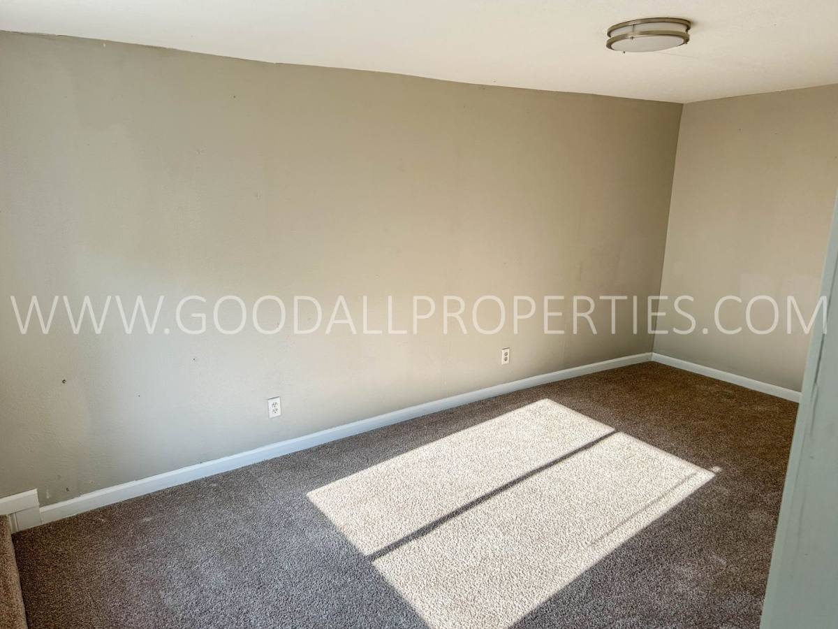 House for rent at 5000 SW 8th St, Des Moines, IA 50315
