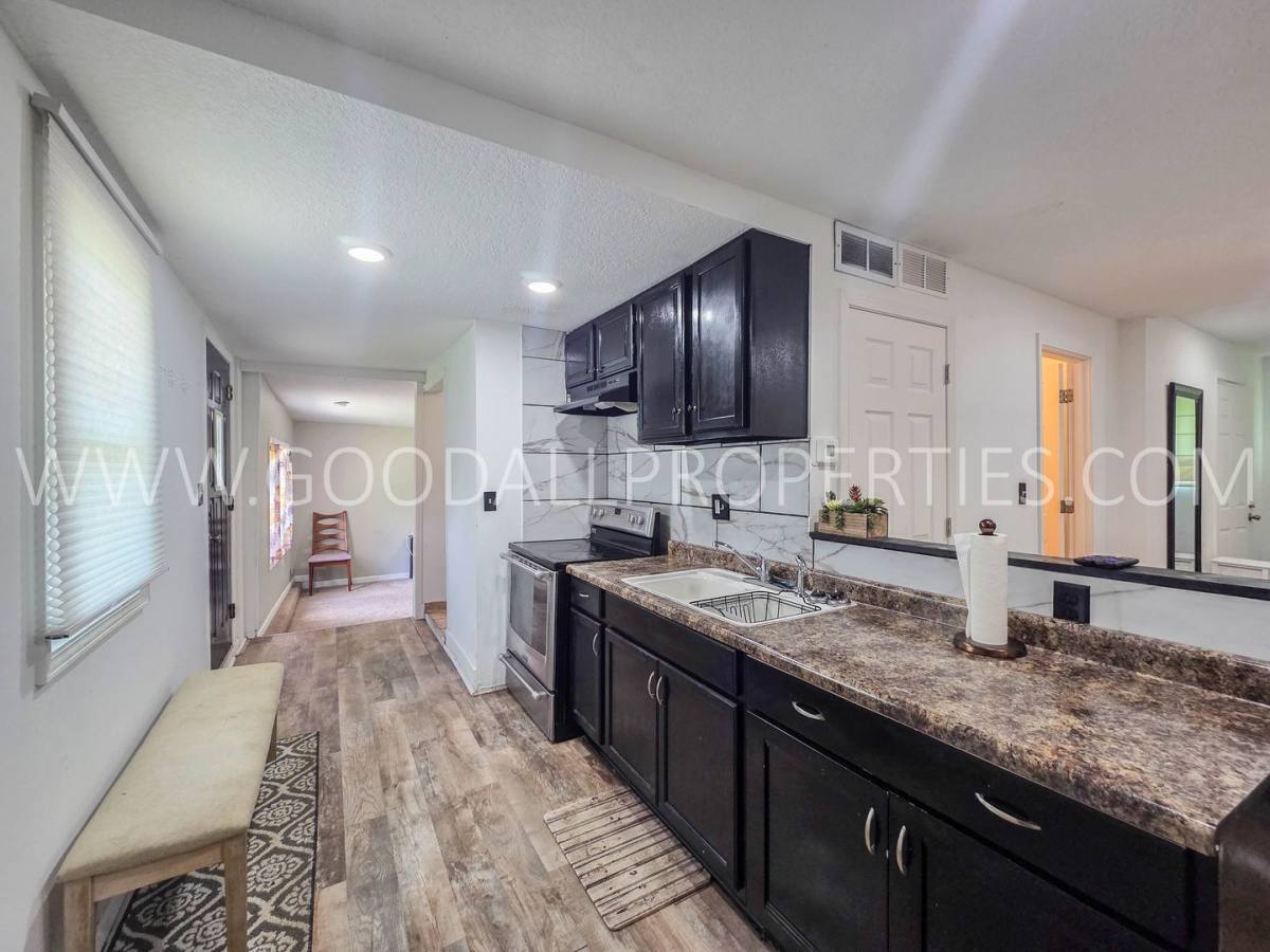 House for rent at 5000 SW 8th St, Des Moines, IA 50315