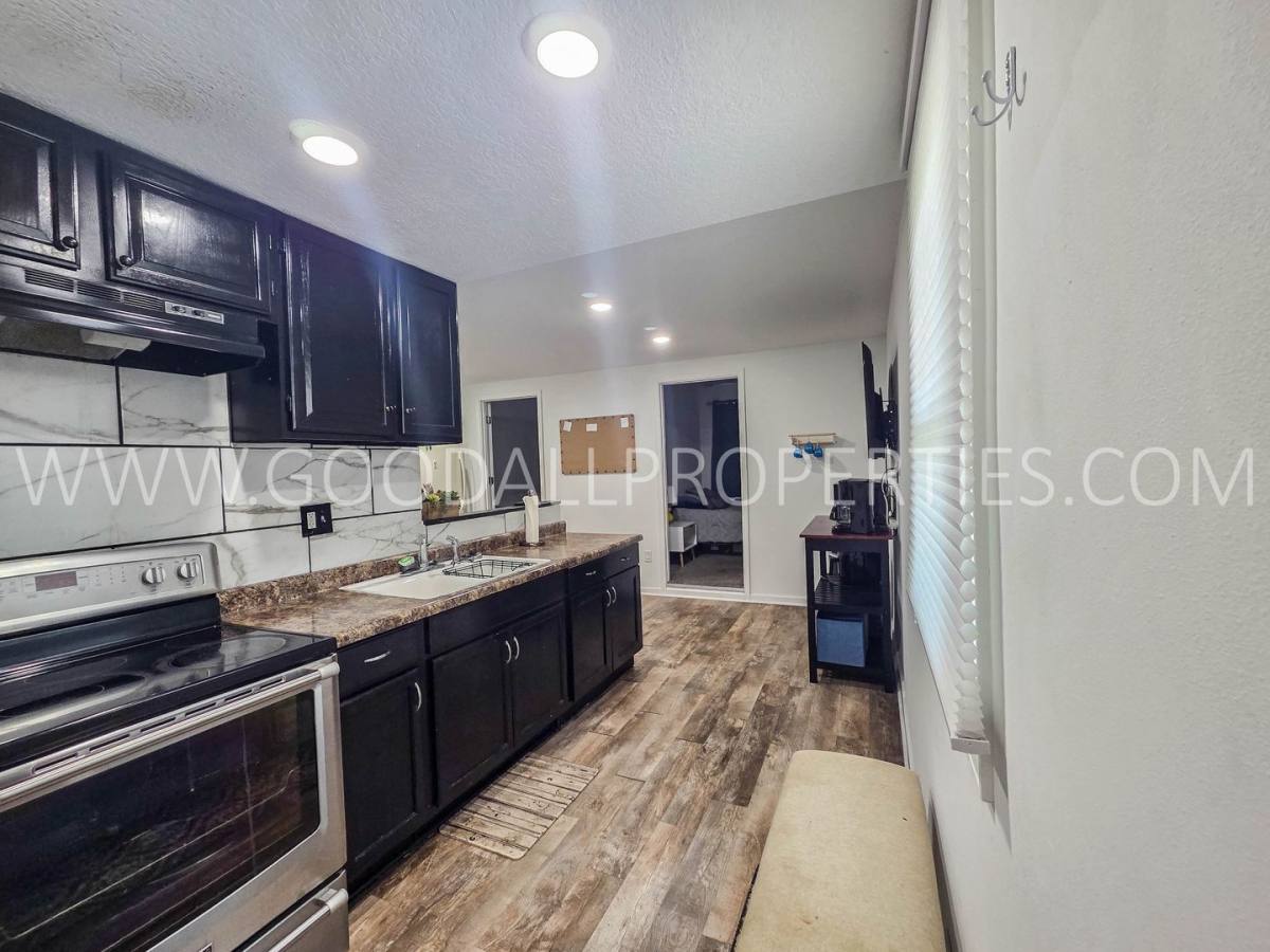 House for rent at 5000 SW 8th St, Des Moines, IA 50315
