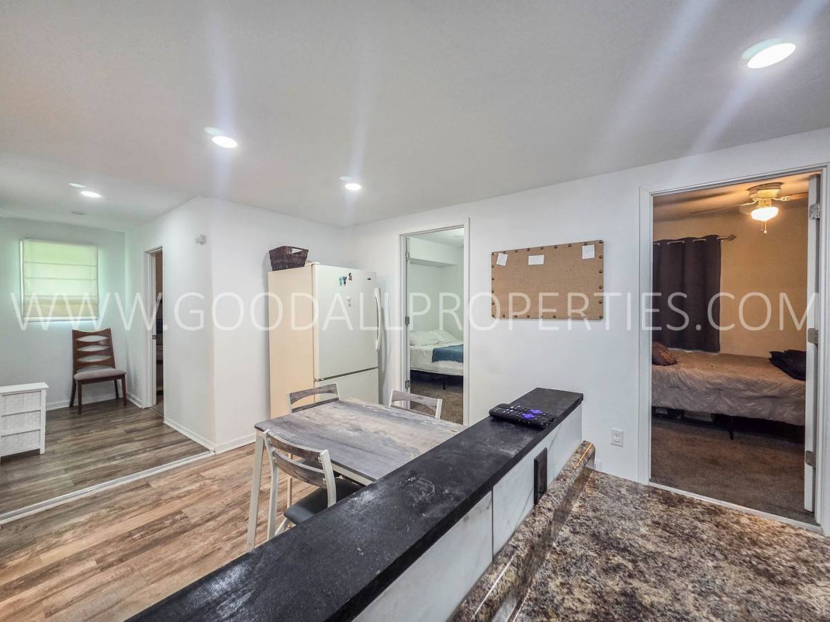 House for rent at 5000 SW 8th St, Des Moines, IA 50315