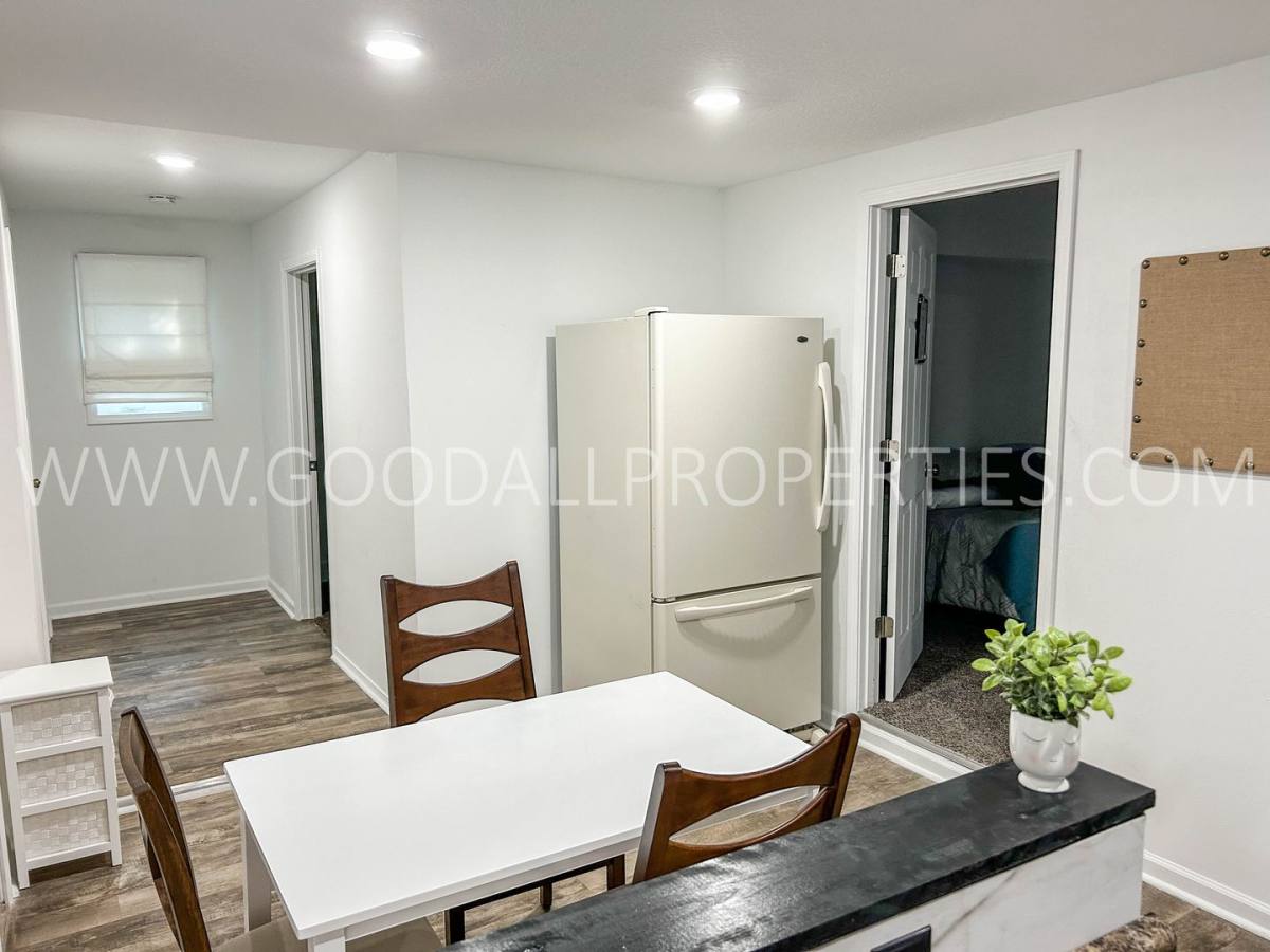 House for rent at 5000 SW 8th St, Des Moines, IA 50315