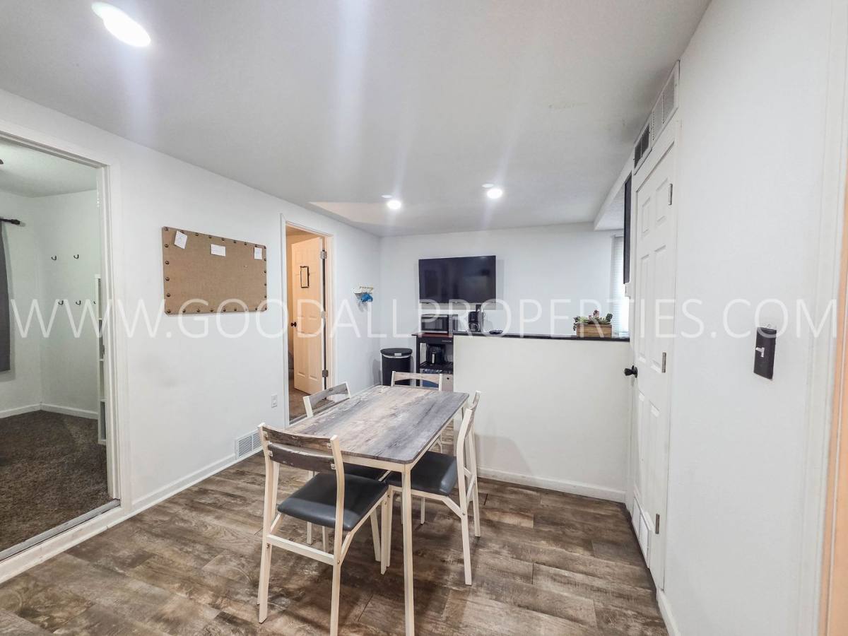 House for rent at 5000 SW 8th St, Des Moines, IA 50315