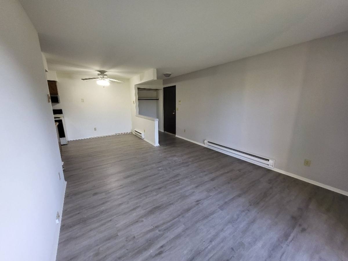 Apartment for rent at 1323 Meadowcreek Dr, Pewaukee, WI 53072