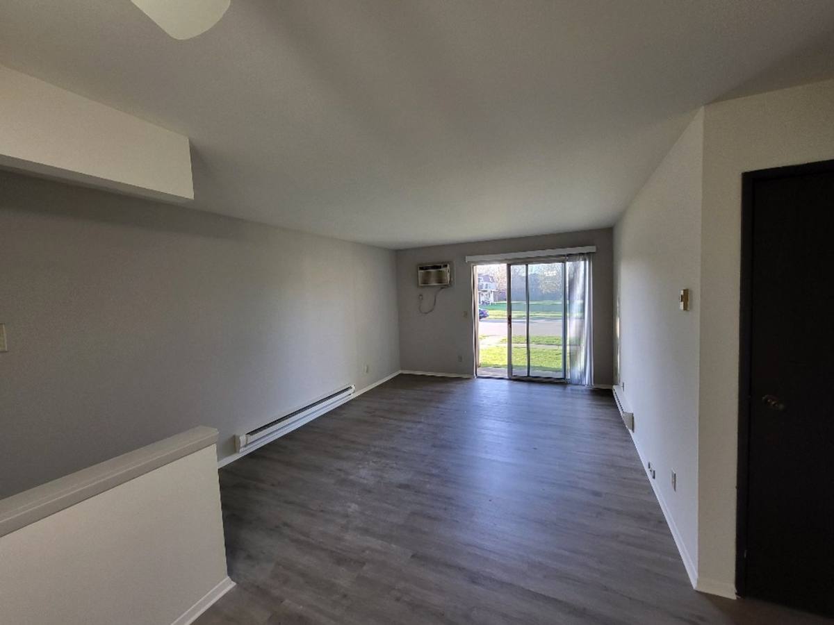 Apartment for rent at 1323 Meadowcreek Dr, Pewaukee, WI 53072