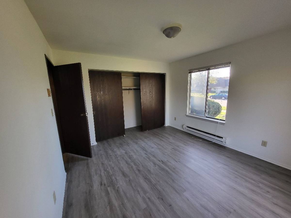 Apartment for rent at 1323 Meadowcreek Dr, Pewaukee, WI 53072