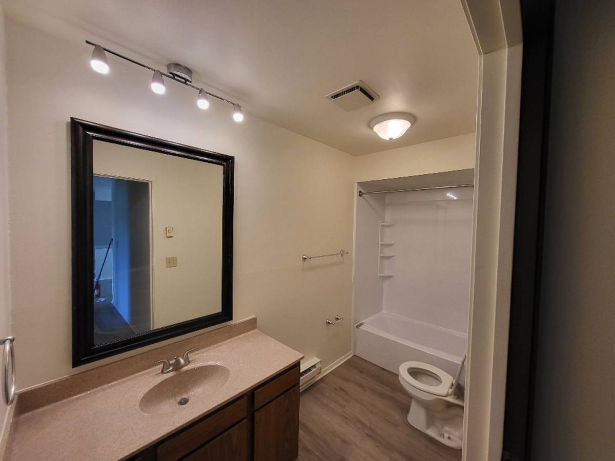Apartment for rent at 1323 Meadowcreek Dr, Pewaukee, WI 53072