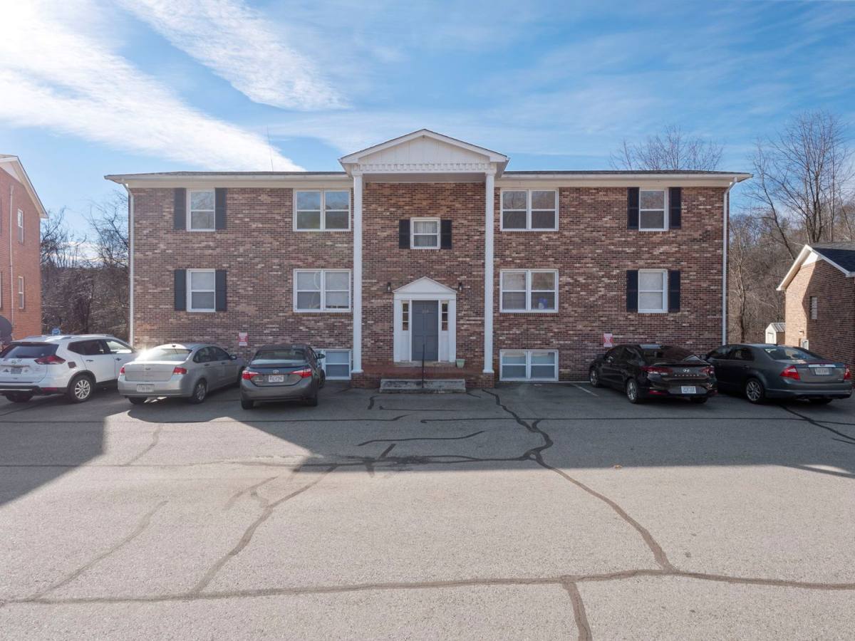 Apartment for rent at 217 Pine St, Stuart, VA 24171