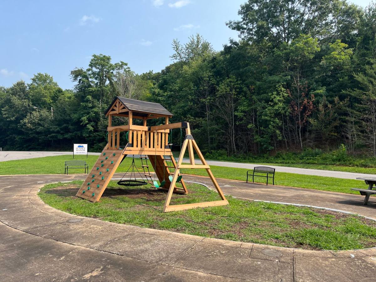 Apartment for rent at 217 Pine St, Stuart, VA 24171