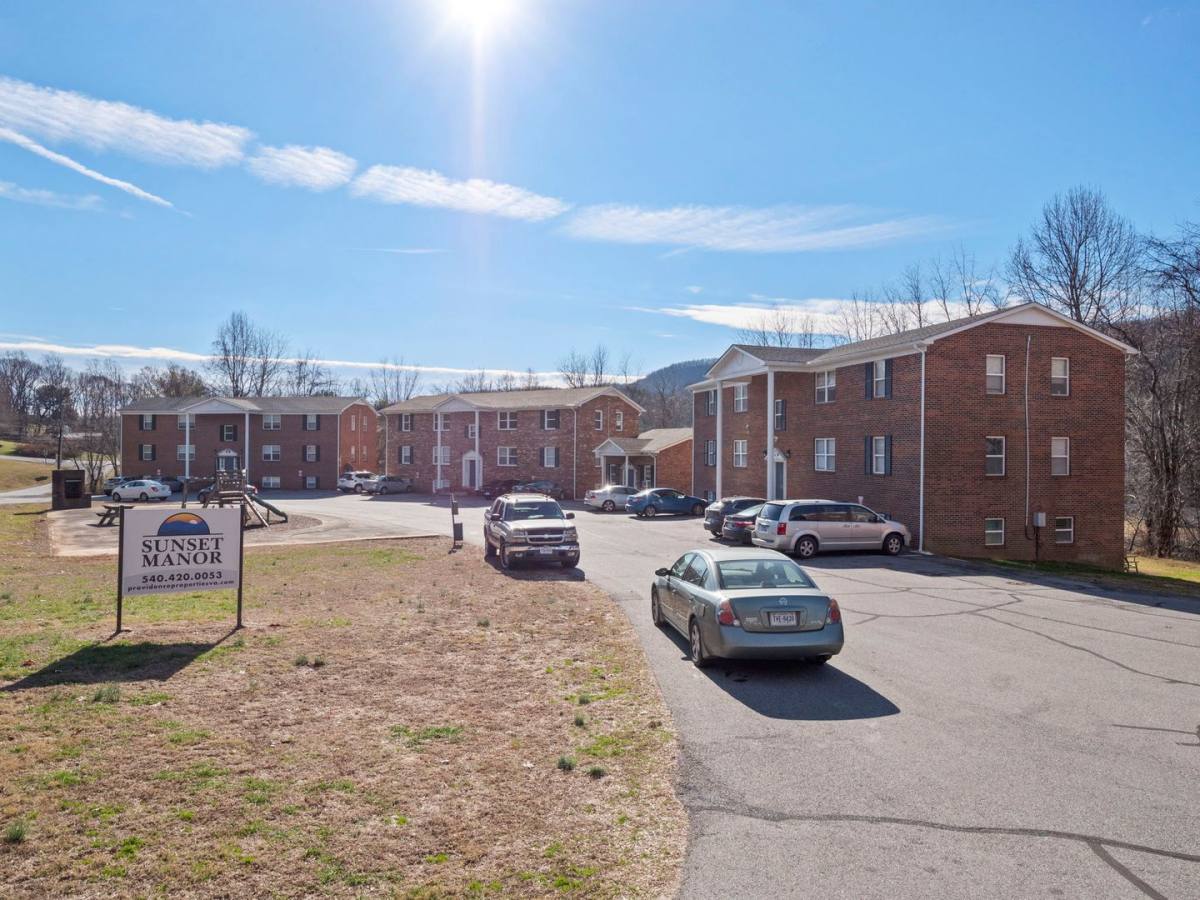 Apartment for rent at 217 Pine St, Stuart, VA 24171