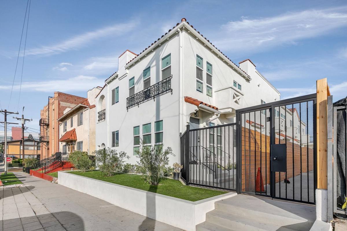 Apartment for rent at 1174 Madison Ave, Los Angeles, CA 90029