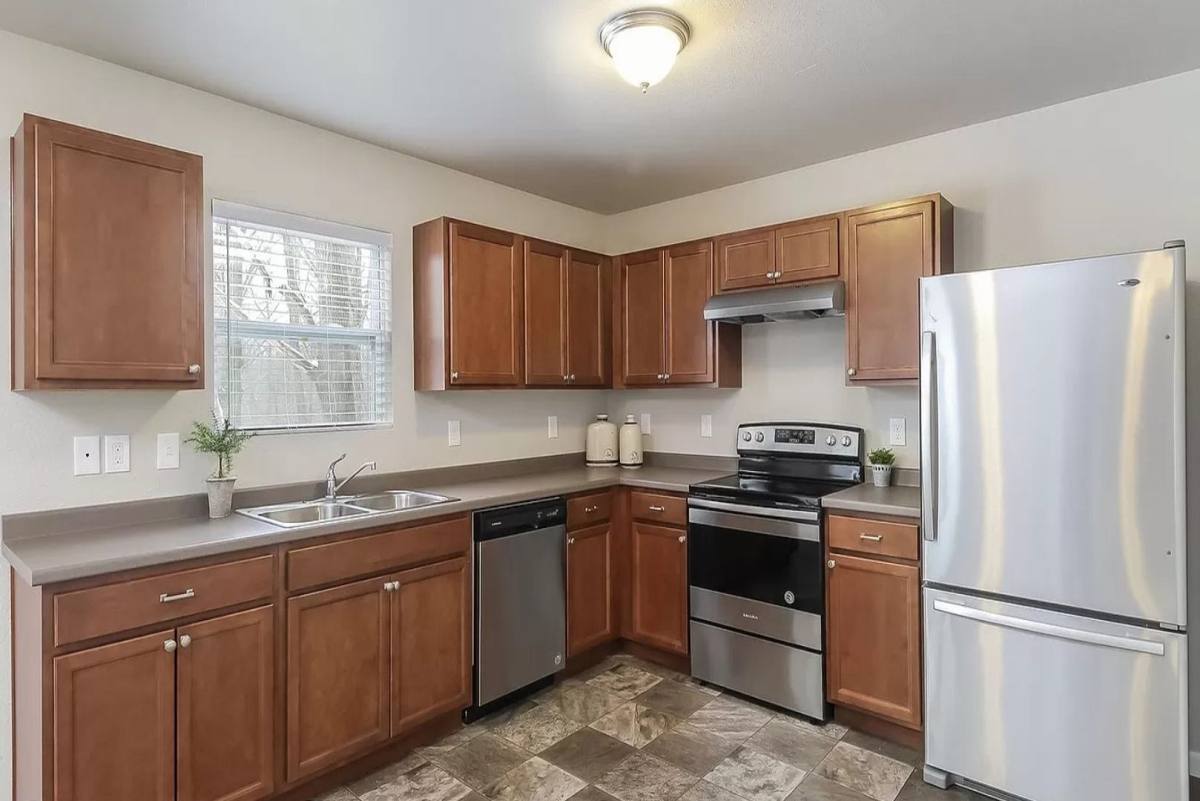 House for rent at 1040 Broken Ridge Dr, Lansing, MI 48917
