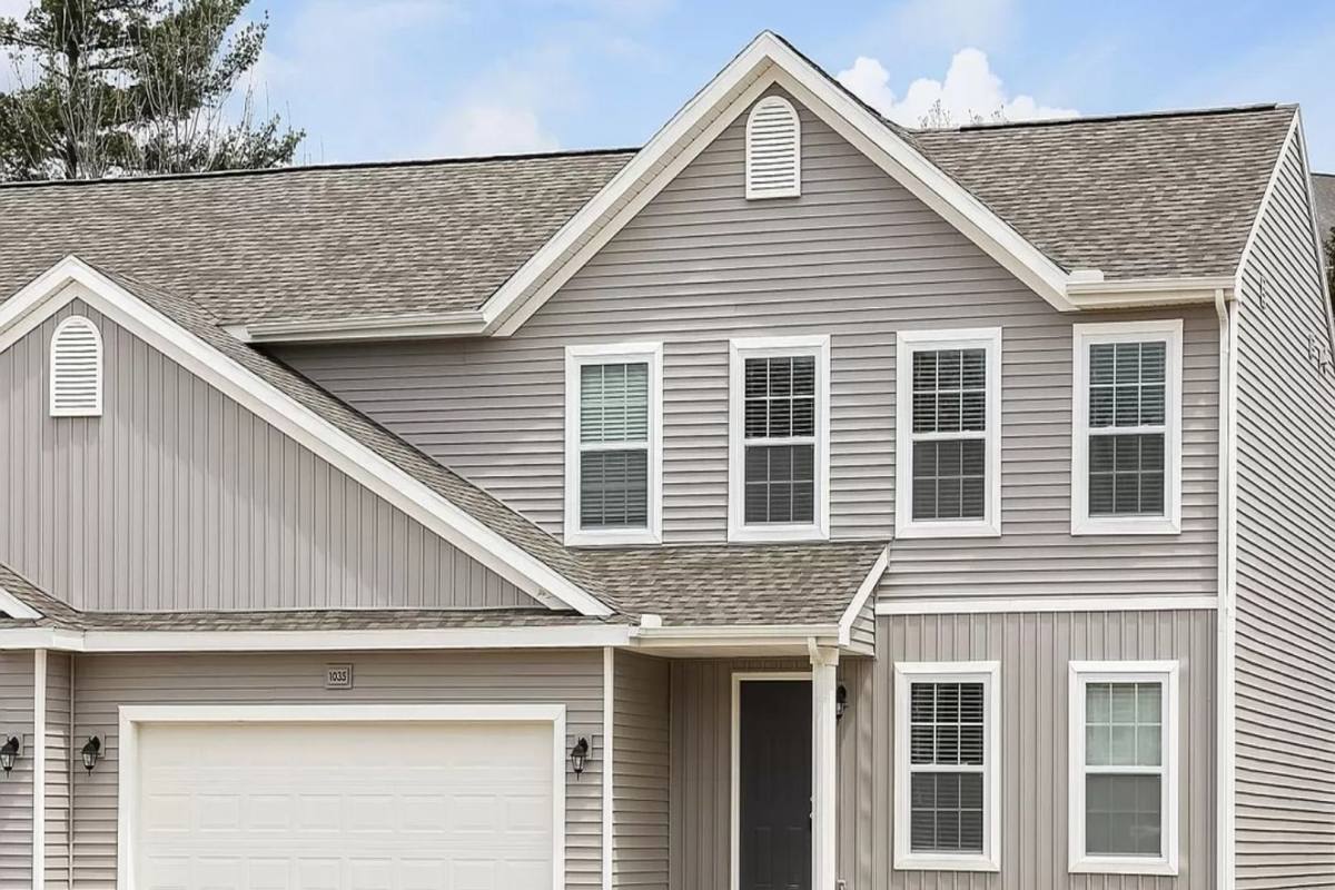 House for rent at 1040 Broken Ridge Dr, Lansing, MI 48917