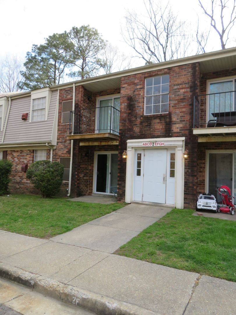 Apartment for rent at 1100 Lakeview Ave, Colonial Heights, VA 23834
