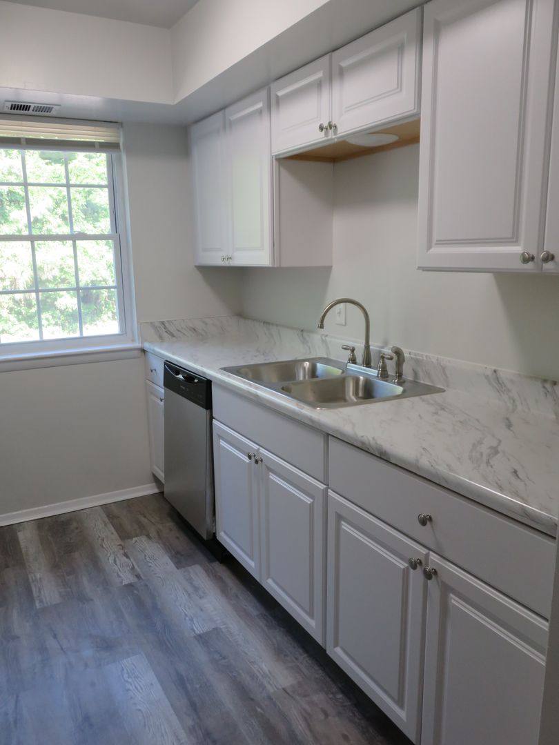 Apartment for rent at 1100 Lakeview Ave, Colonial Heights, VA 23834