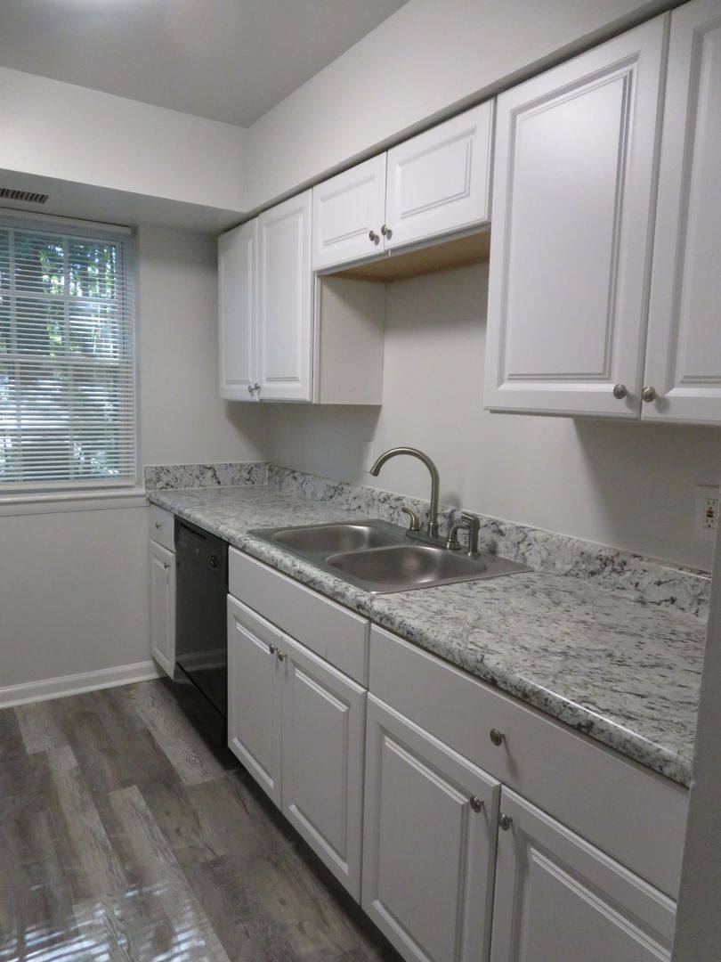 Apartment for rent at 1100 Lakeview Ave, Colonial Heights, VA 23834