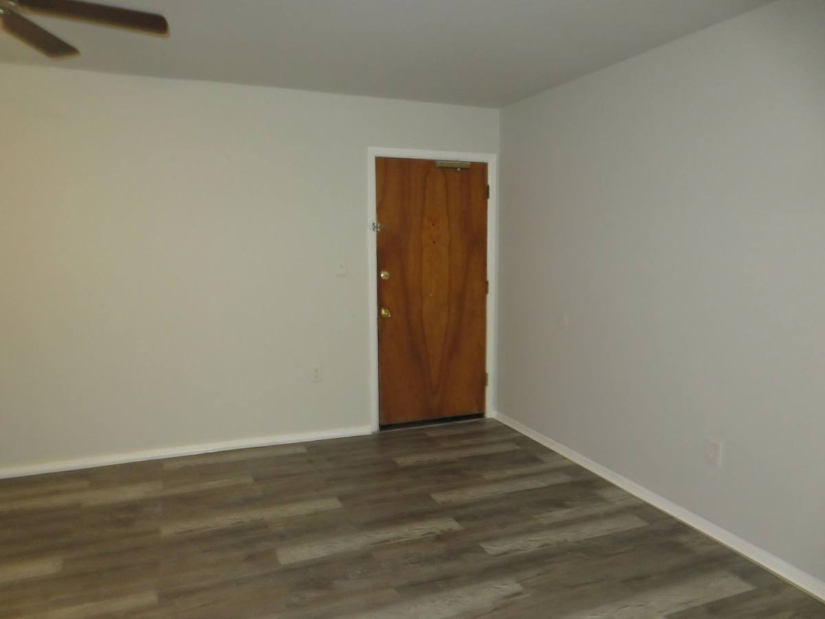 Apartment for rent at 1100 Lakeview Ave, Colonial Heights, VA 23834