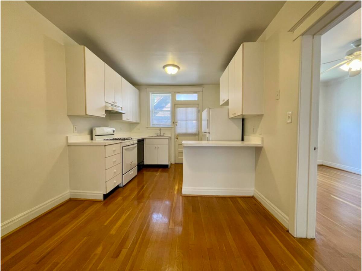 Apartment for rent at 6309 S Rosebury Ave, Saint Louis, MO 63105