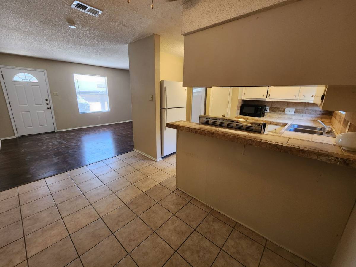 Townhouse for rent at 608 1 2 Genard St #B, Austin, TX 78751