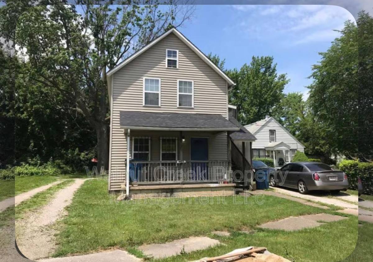 Apartment for rent at 2344 E Ave, Lorain, OH 44055