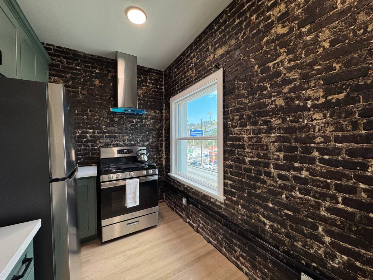 Apartment for rent at 3218 Sunset Blvd, Los Angeles, CA 90026