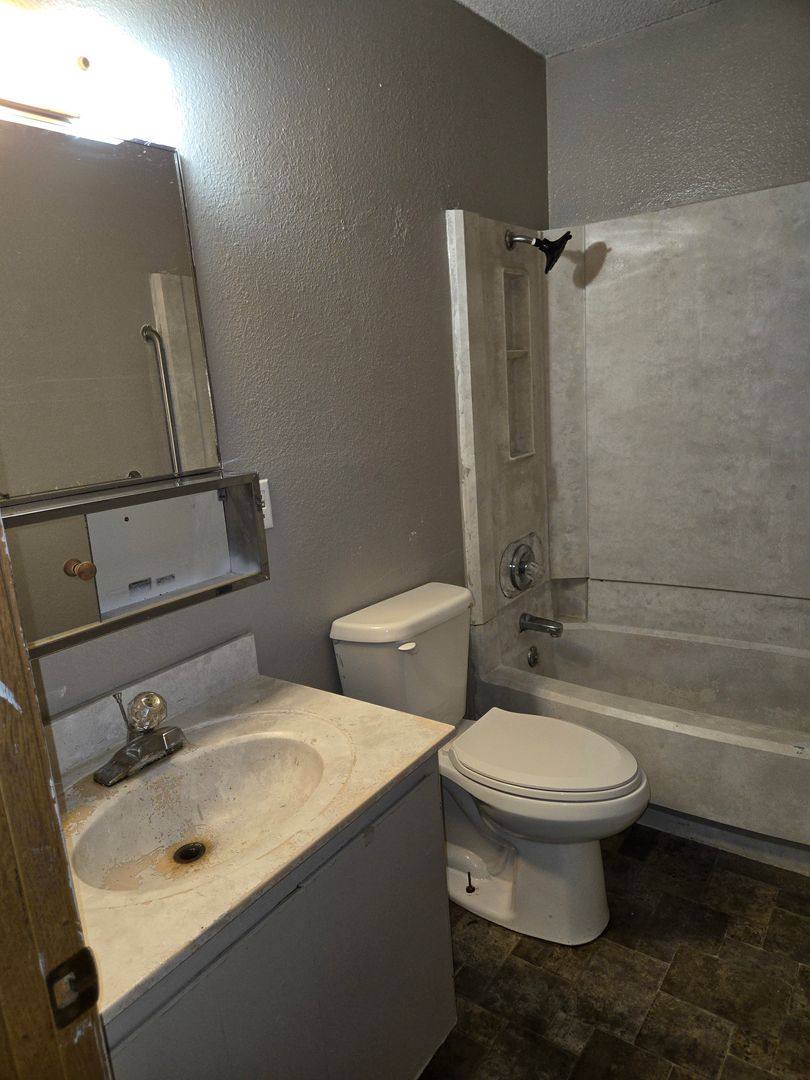Apartment for rent at 813 Delaware St, Jewell, KS 66949