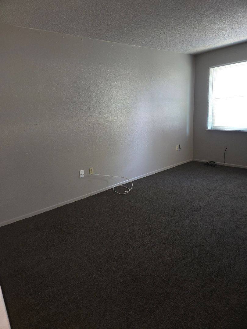 Apartment for rent at 813 Delaware St, Jewell, KS 66949